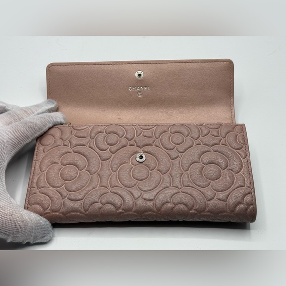 Authentic Chanel Camellia Leather Wallet on Unbranded Added Chain - Picture 3 of 13